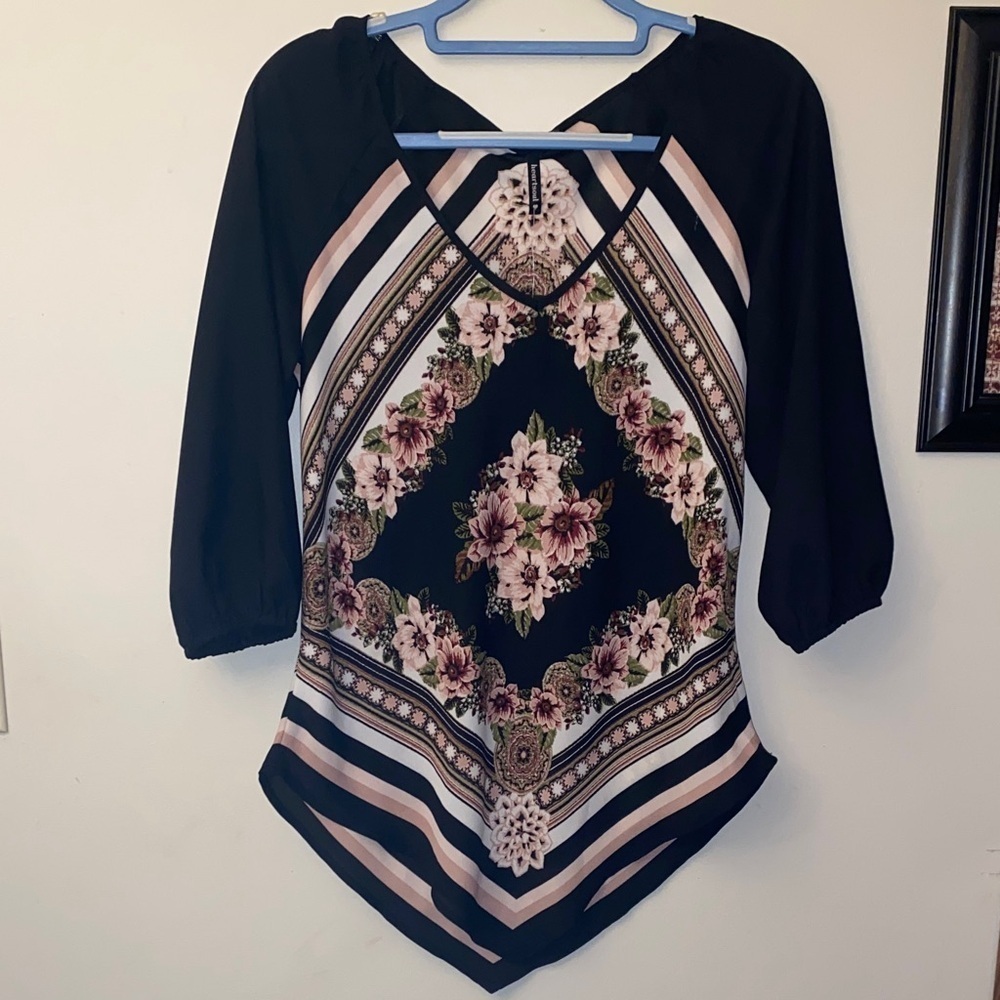 HeartSoul Black and Pink Floral Blouse 🆕